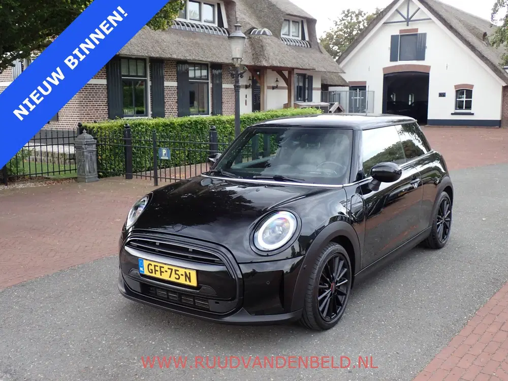 Mini Cooper 1.5 Cooper FACELIFT KEYLESS uit 2021