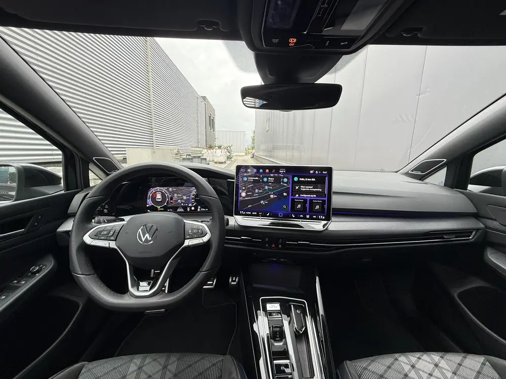 Volkswagen Golf 1.5 eTSI R-Line Edition | PANO | HUD | Harma uit 2024, foto 17