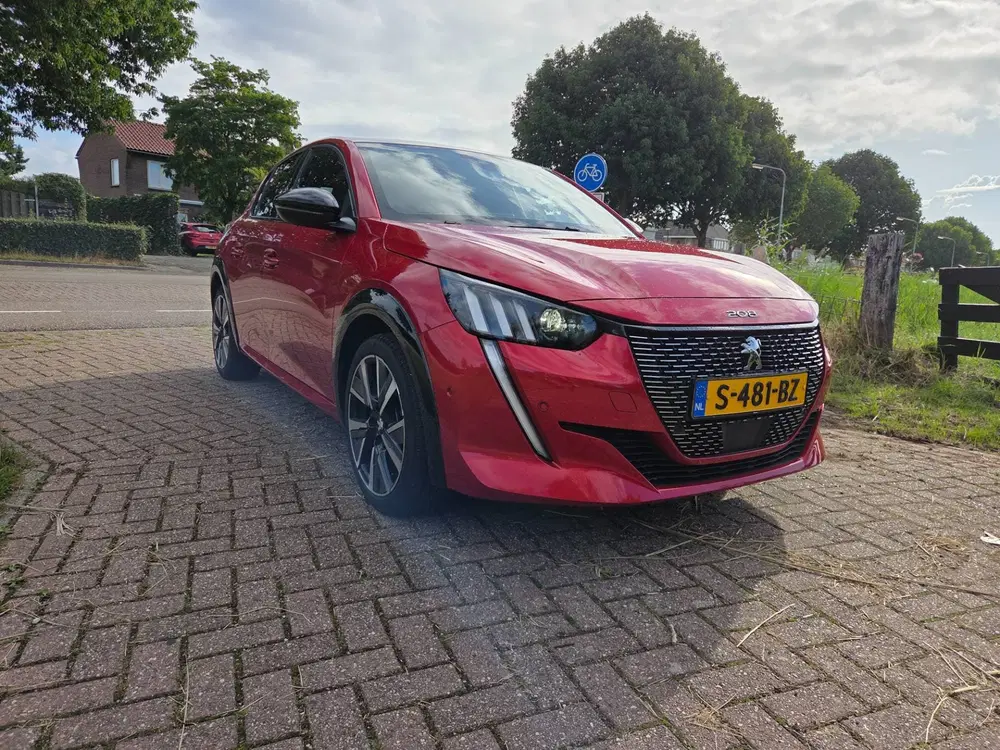 Peugeot 208 1.2 PureTech 100pk GT uit 2023