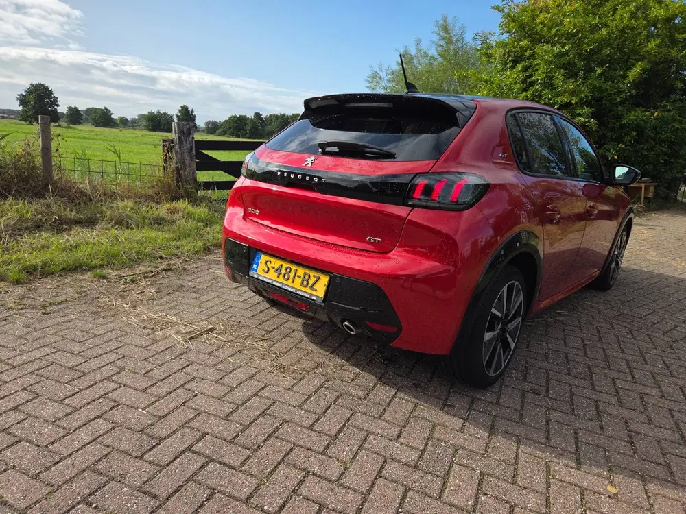 Peugeot 208 1.2 PureTech 100pk GT uit 2023, foto 10