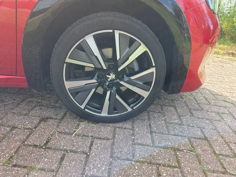Peugeot 208 1.2 PureTech 100pk GT uit 2023, foto 12