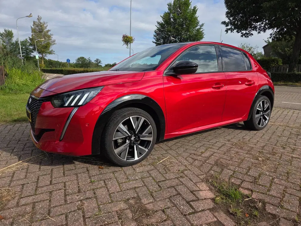 Peugeot 208 1.2 PureTech 100pk GT uit 2023, foto 4