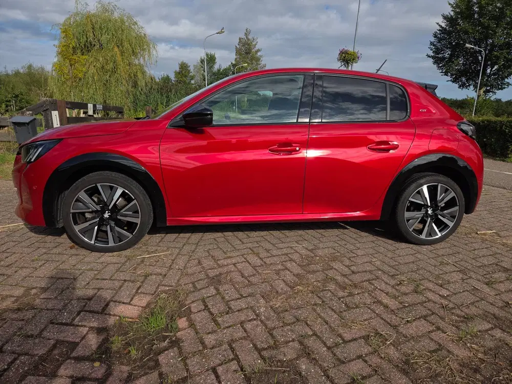 Peugeot 208 1.2 PureTech 100pk GT uit 2023, foto 5