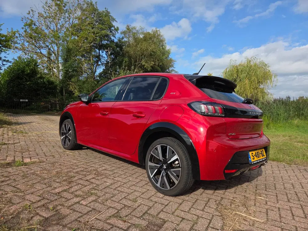 Peugeot 208 1.2 PureTech 100pk GT uit 2023, foto 6