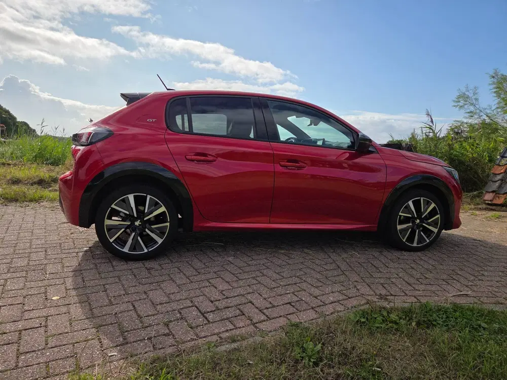 Peugeot 208 1.2 PureTech 100pk GT uit 2023, foto 9