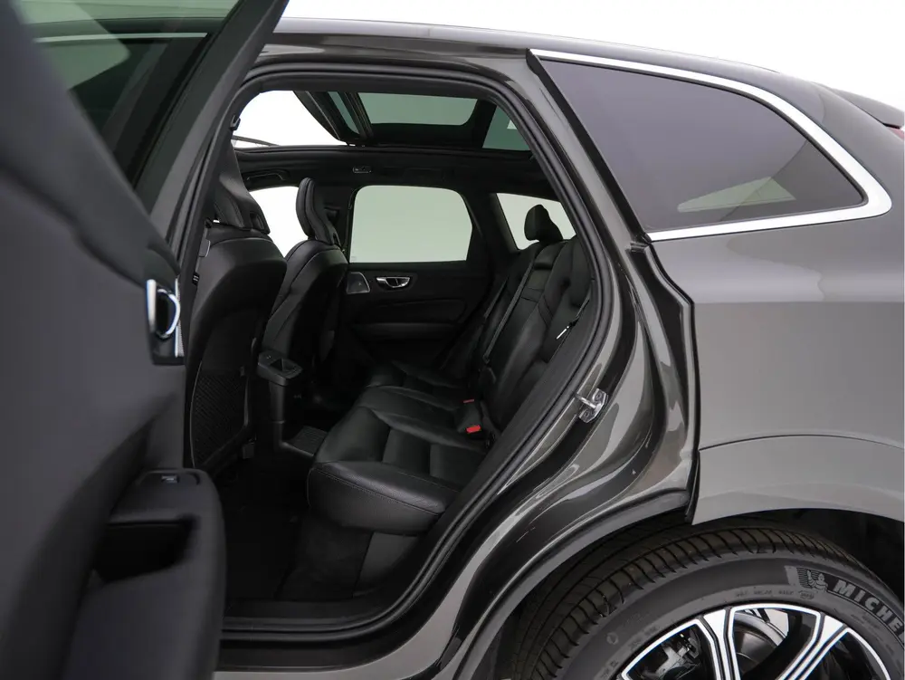 Volvo XC60 2.0 T8 Twin Engine Inscription AWD (Plug-In) *PAN uit 2019, foto 9