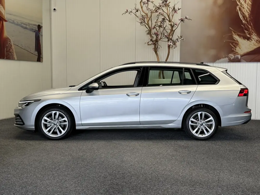 Volkswagen Golf Variant 1.0 eTSI LIFE NAVIGATIE ADAPTIVE CRU uit 2023, foto 5