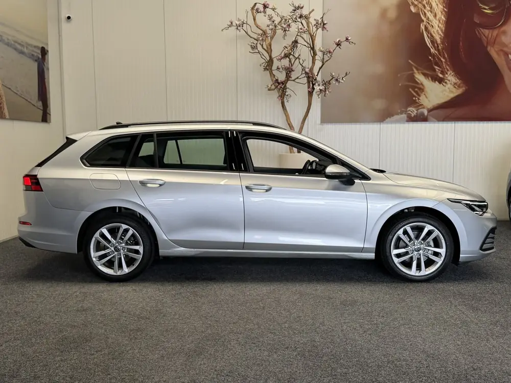 Volkswagen Golf Variant 1.0 eTSI LIFE NAVIGATIE ADAPTIVE CRU uit 2023, foto 9