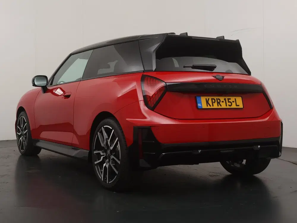 Mini Cooper Cooper E JCW trim uit 2026, foto 11