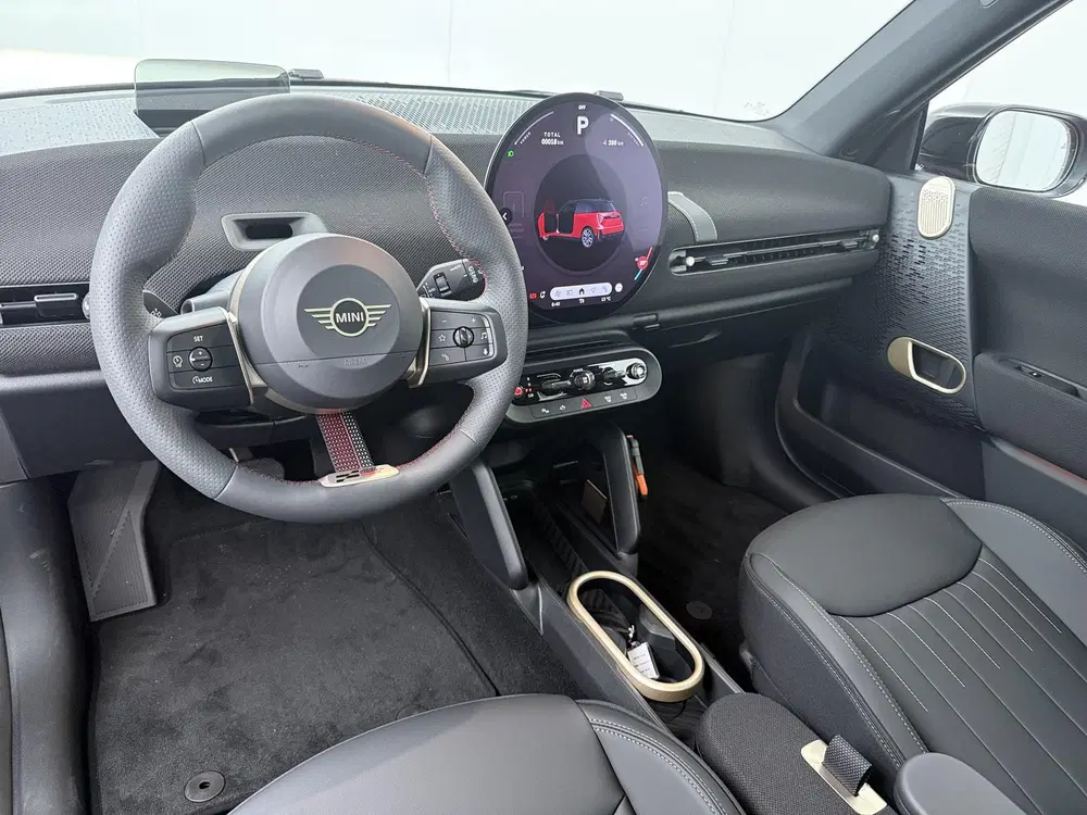 Mini Cooper Cooper E JCW trim uit 2026, foto 2