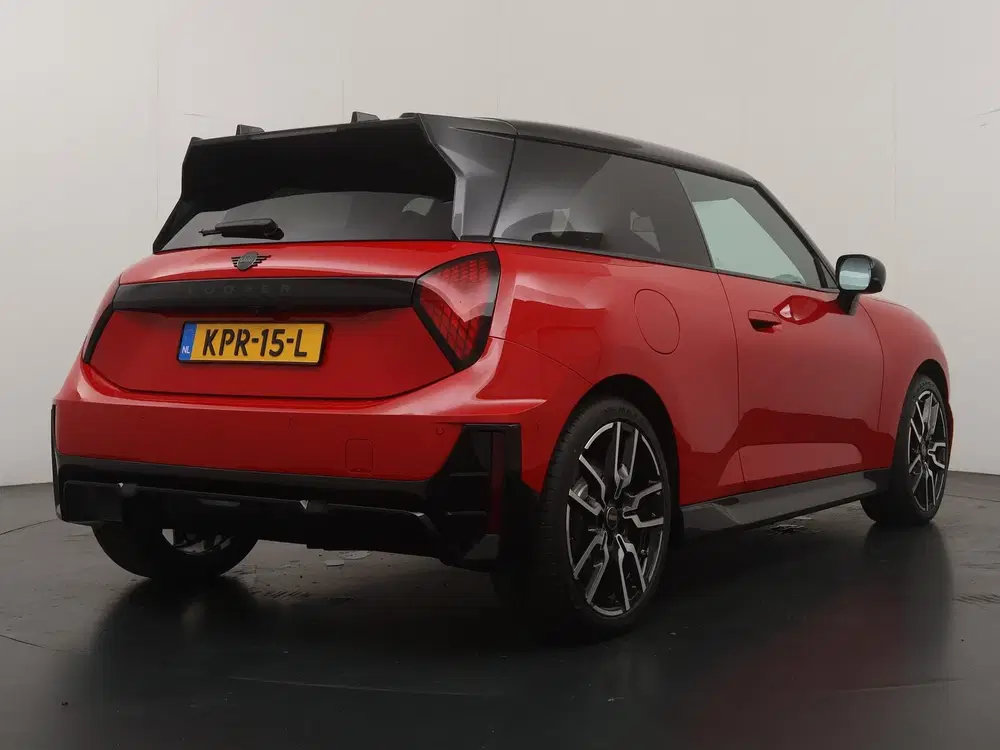 Mini Cooper Cooper E JCW trim uit 2026, foto 9