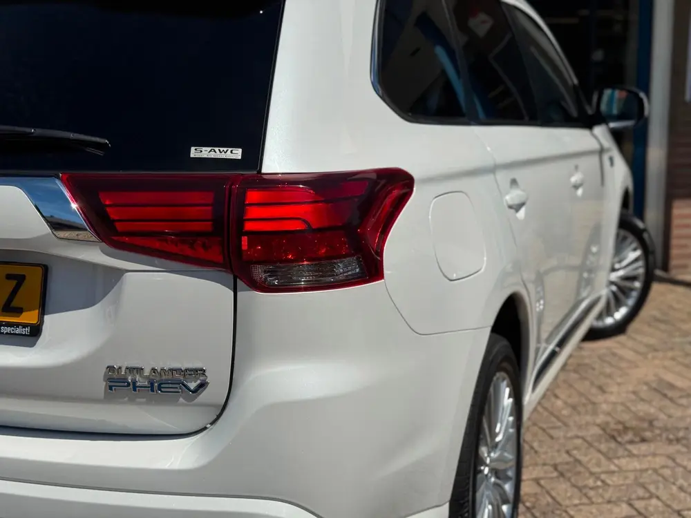 Mitsubishi Outlander 2.4 PHEV Pure+ 2019 AUT NAVI LM NAP! uit 2019, foto 10