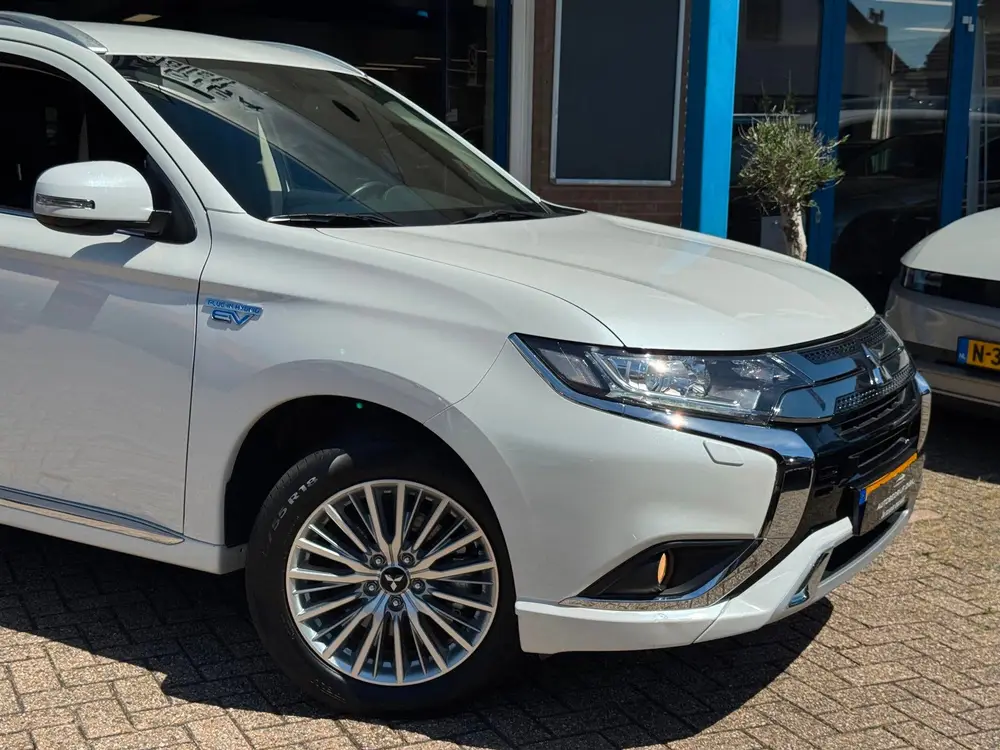 Mitsubishi Outlander 2.4 PHEV Pure+ 2019 AUT NAVI LM NAP! uit 2019, foto 19