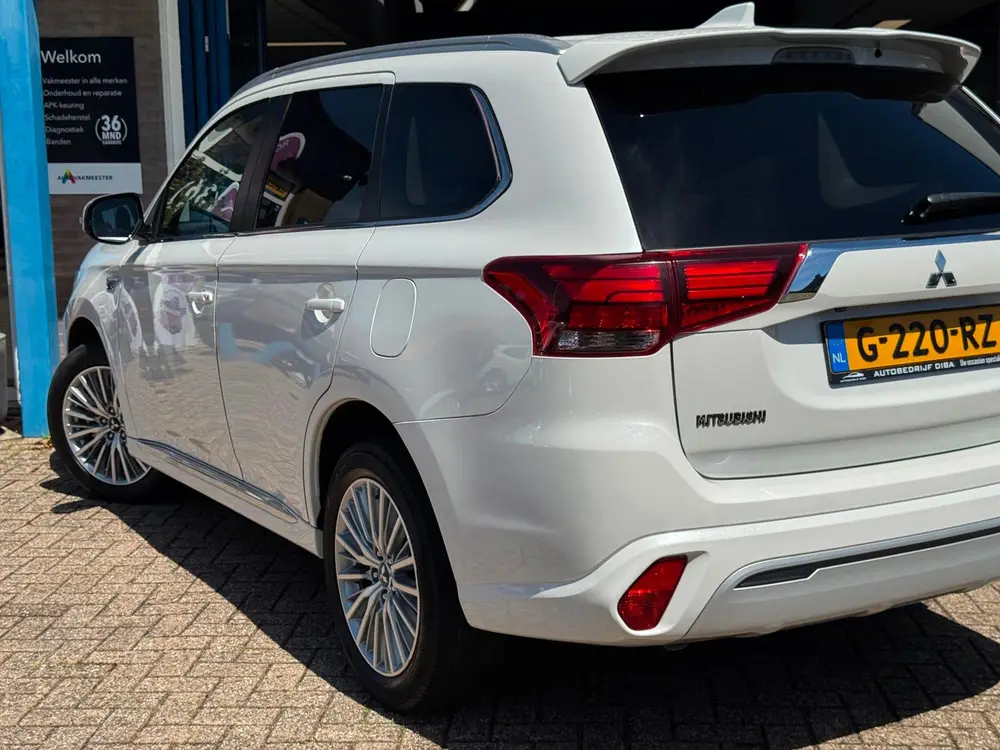 Mitsubishi Outlander 2.4 PHEV Pure+ 2019 AUT NAVI LM NAP! uit 2019, foto 4