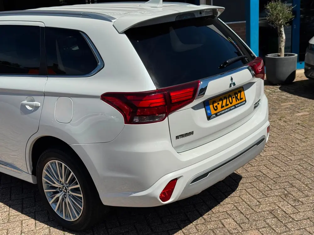 Mitsubishi Outlander 2.4 PHEV Pure+ 2019 AUT NAVI LM NAP! uit 2019, foto 5
