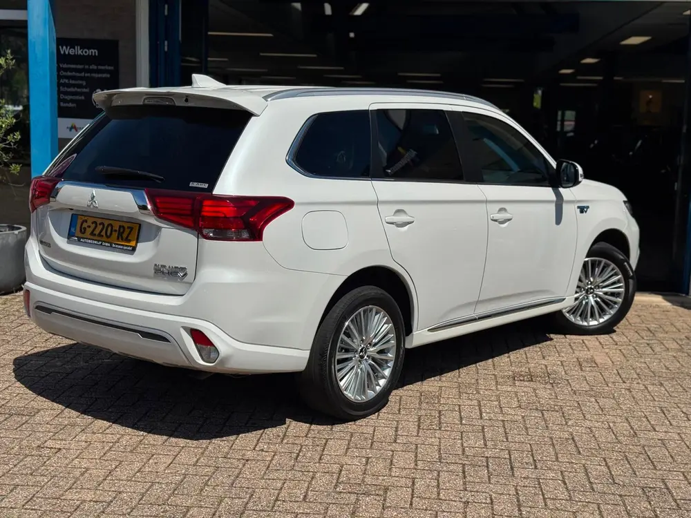 Mitsubishi Outlander 2.4 PHEV Pure+ 2019 AUT NAVI LM NAP! uit 2019, foto 6