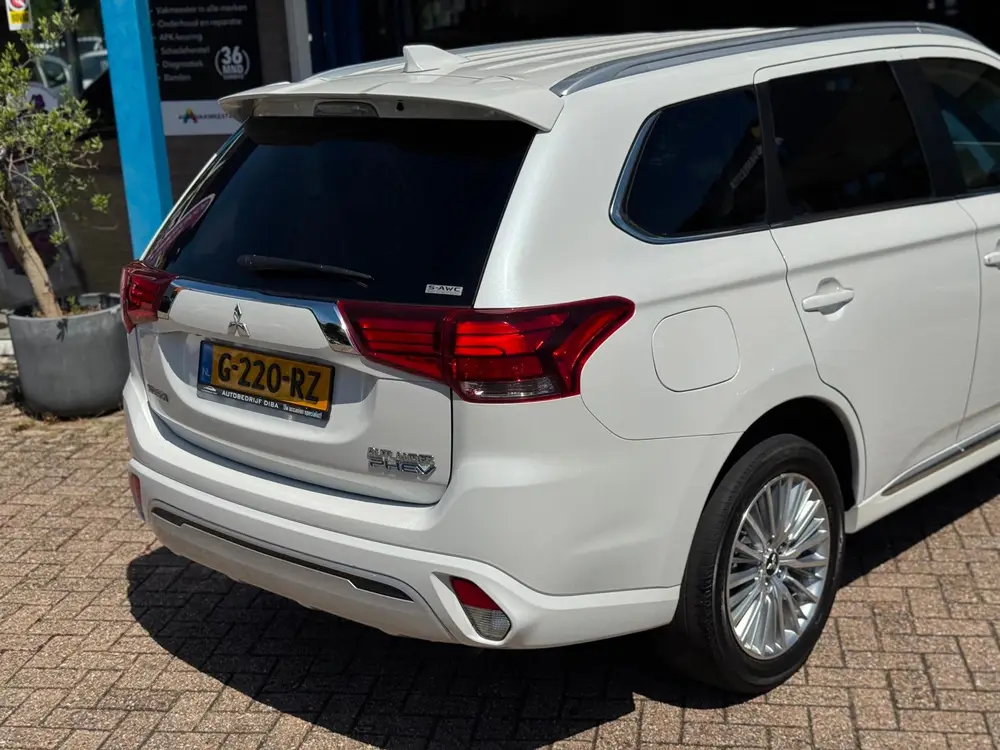 Mitsubishi Outlander 2.4 PHEV Pure+ 2019 AUT NAVI LM NAP! uit 2019, foto 8