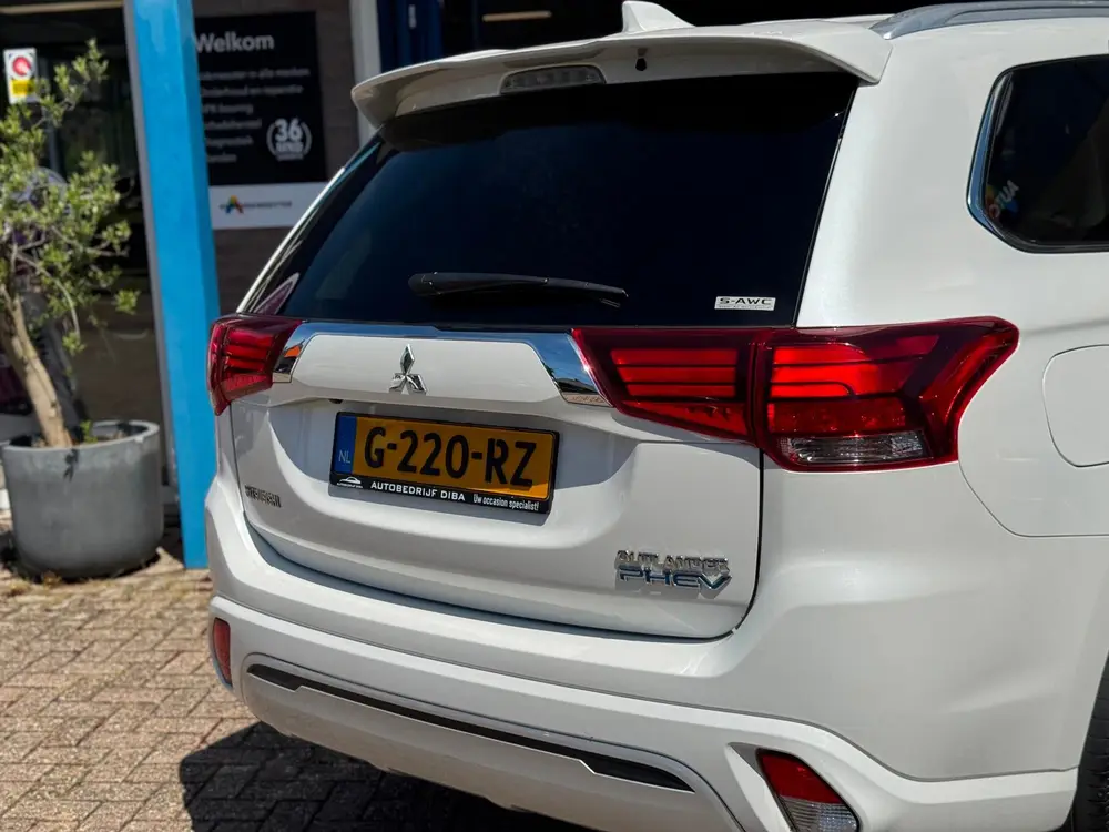 Mitsubishi Outlander 2.4 PHEV Pure+ 2019 AUT NAVI LM NAP! uit 2019, foto 9
