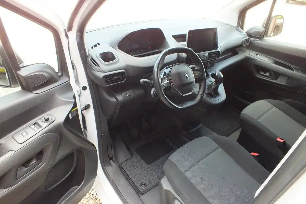 Peugeot Partner 1.5 BlueHDI Premium Navi Trekhaak uit 2020, foto 2