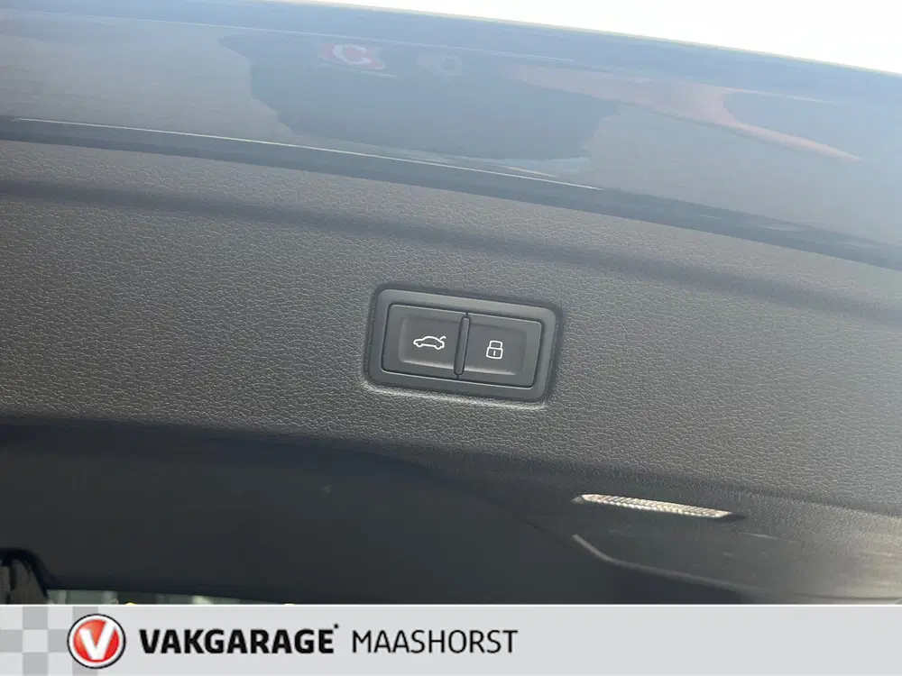 Audi A5 40 TFSI quattro S edition AchteruitrijCam uit 2023, foto 13