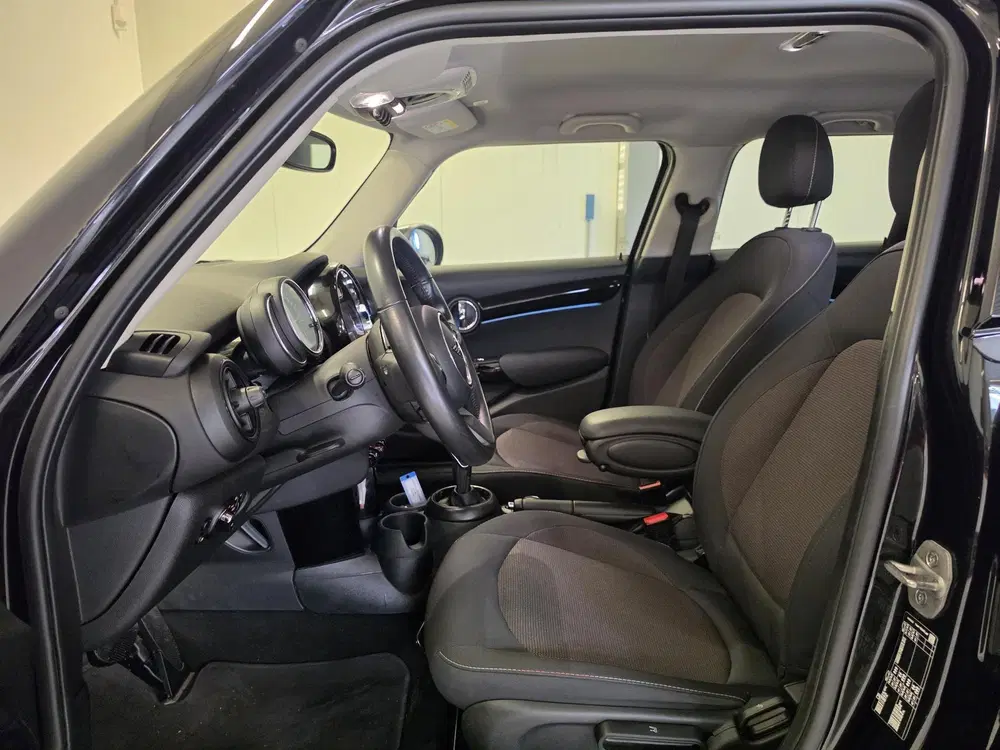 Mini Cooper 1.5 Classic Navigatie uit 2023, foto 10