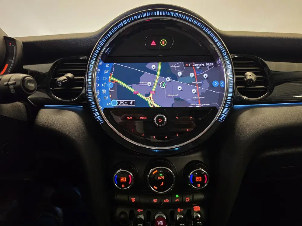 Mini Cooper 1.5 Classic Navigatie uit 2023, foto 13