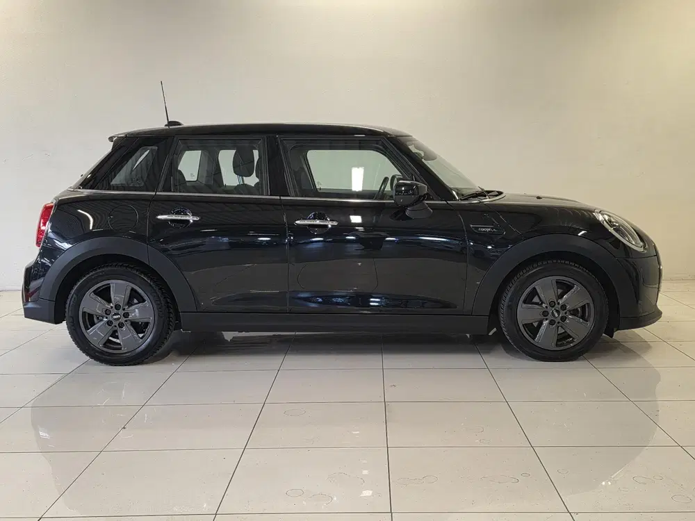 Mini Cooper 1.5 Classic Navigatie uit 2023, foto 18