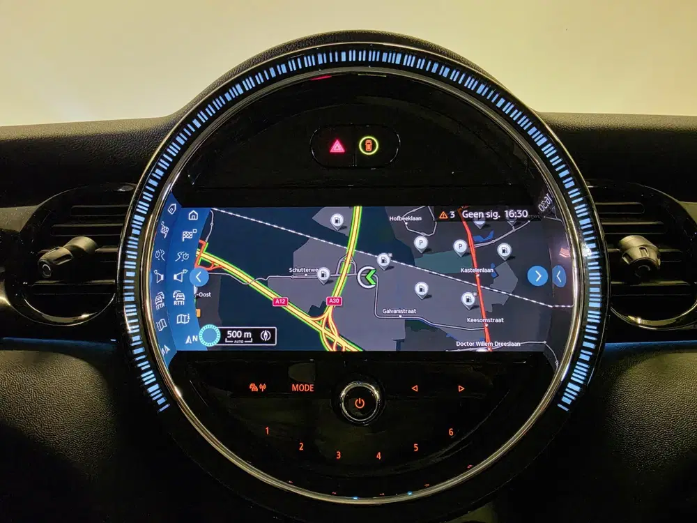 Mini Cooper 1.5 Classic Navigatie uit 2023, foto 2