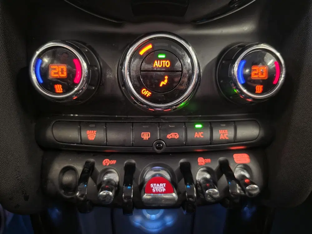 Mini Cooper 1.5 Classic Navigatie uit 2023, foto 3