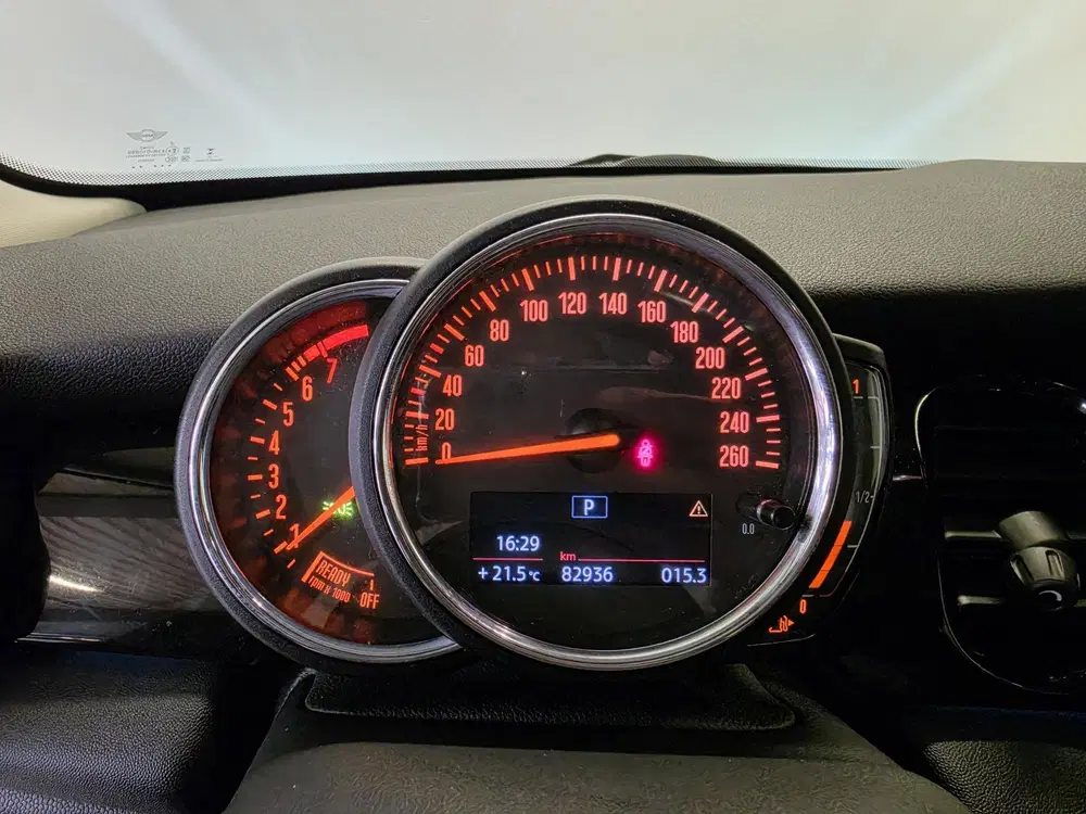 Mini Cooper 1.5 Classic Navigatie uit 2023, foto 7