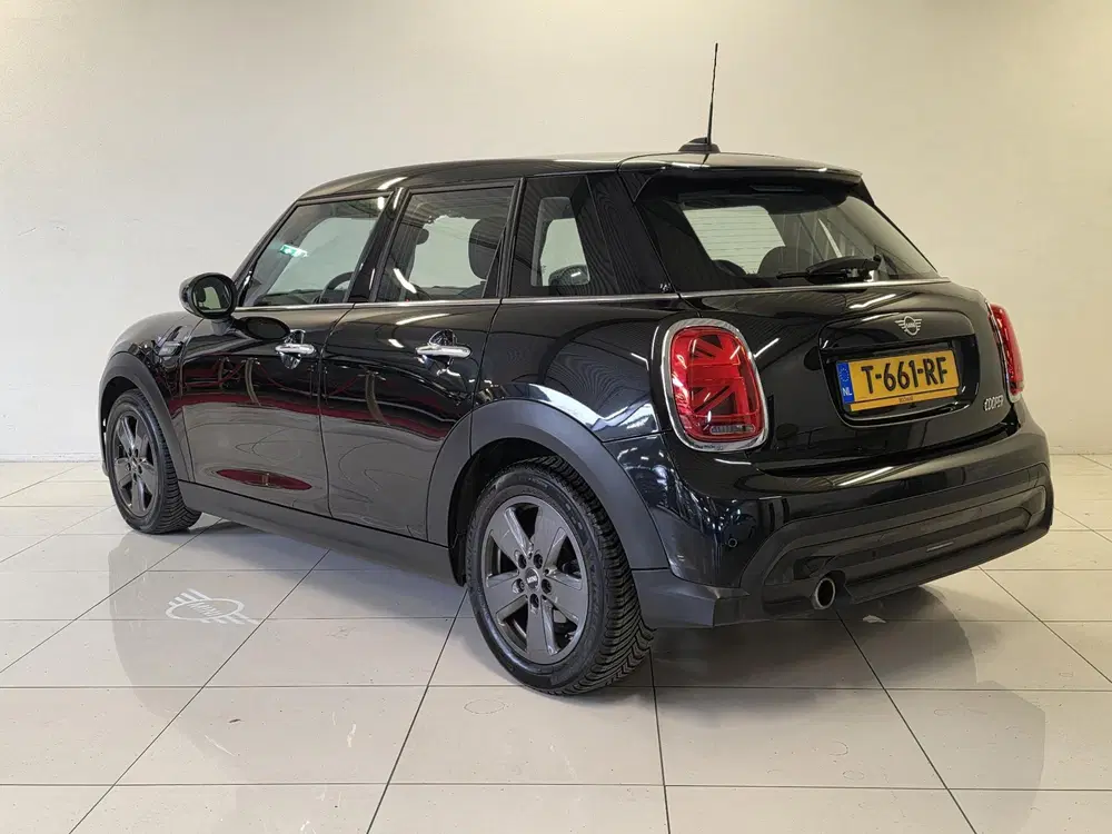 Mini Cooper 1.5 Classic Navigatie uit 2023, foto 9