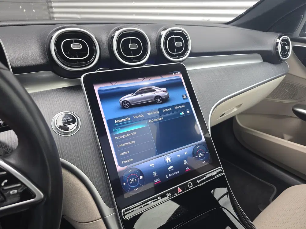 Mercedes-Benz C-Klasse 300 e Luxury Line uit 2024, foto 18