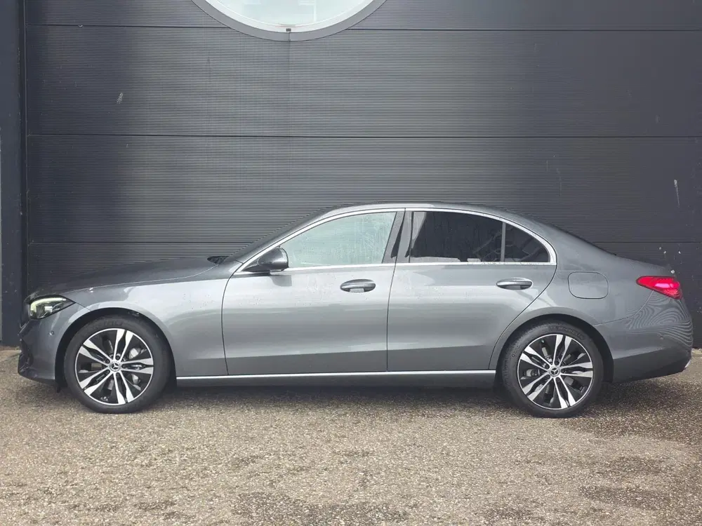 Mercedes-Benz C-Klasse 300 e Luxury Line uit 2024, foto 3