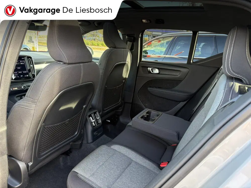 Volvo XC40 1.5 T4 Plug-in hybrid Plus Dark uit 2023, foto 16