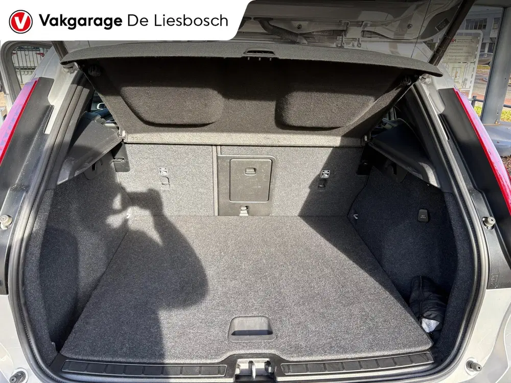 Volvo XC40 1.5 T4 Plug-in hybrid Plus Dark uit 2023, foto 17