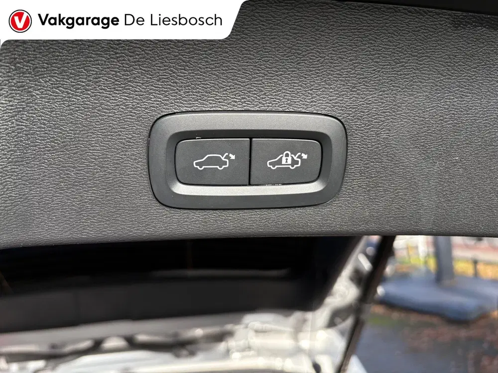 Volvo XC40 1.5 T4 Plug-in hybrid Plus Dark uit 2023, foto 18