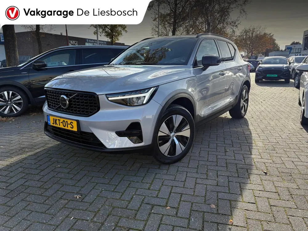 Volvo XC40 1.5 T4 Plug-in hybrid Plus Dark uit 2023, foto 2