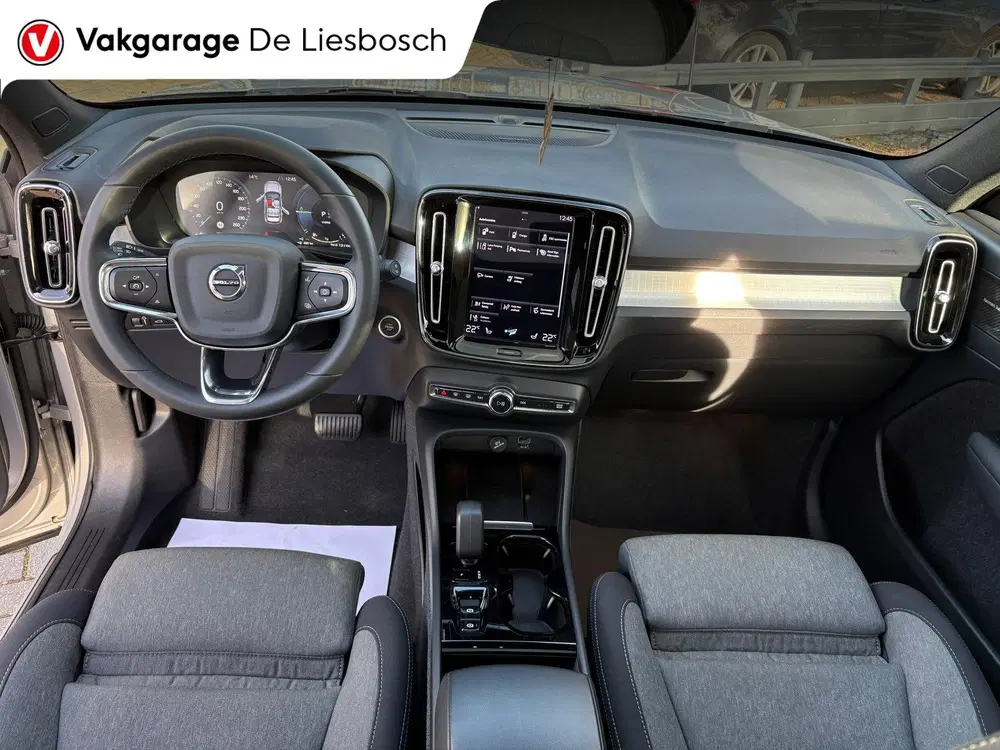 Volvo XC40 1.5 T4 Plug-in hybrid Plus Dark uit 2023, foto 20