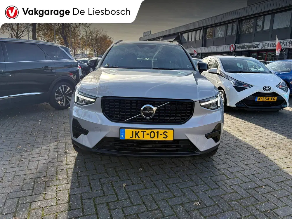 Volvo XC40 1.5 T4 Plug-in hybrid Plus Dark uit 2023, foto 3