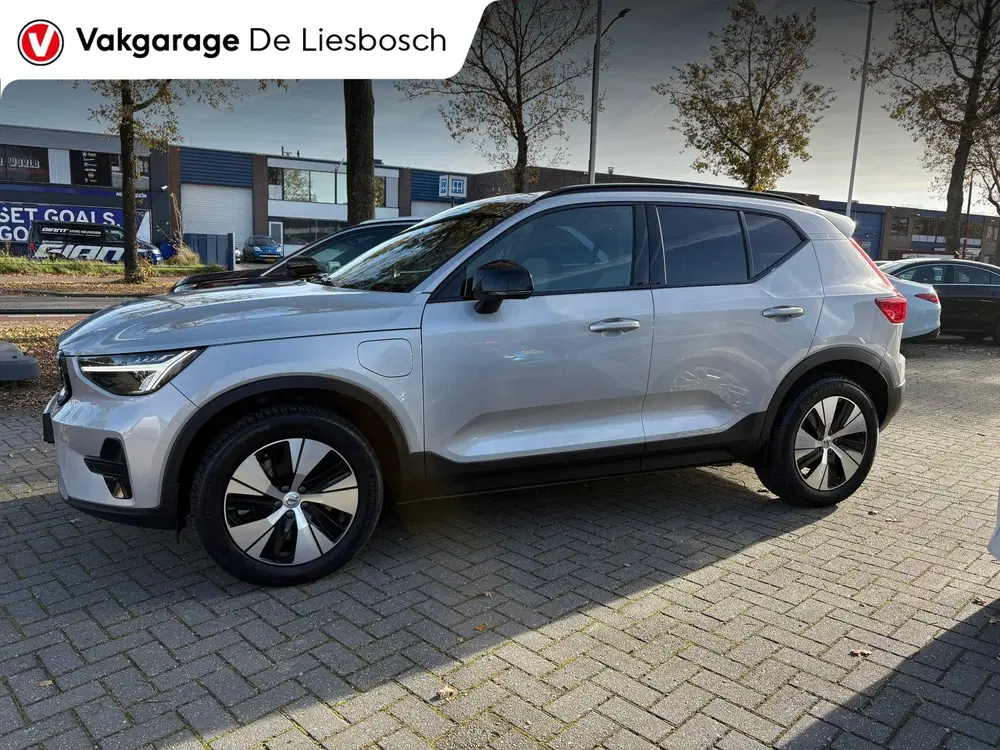 Volvo XC40 1.5 T4 Plug-in hybrid Plus Dark uit 2023, foto 4