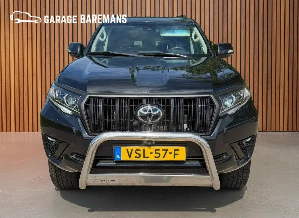 Toyota Land Cruiser 2.8 D-4D-F Professional Window Van uit 2022, foto 2