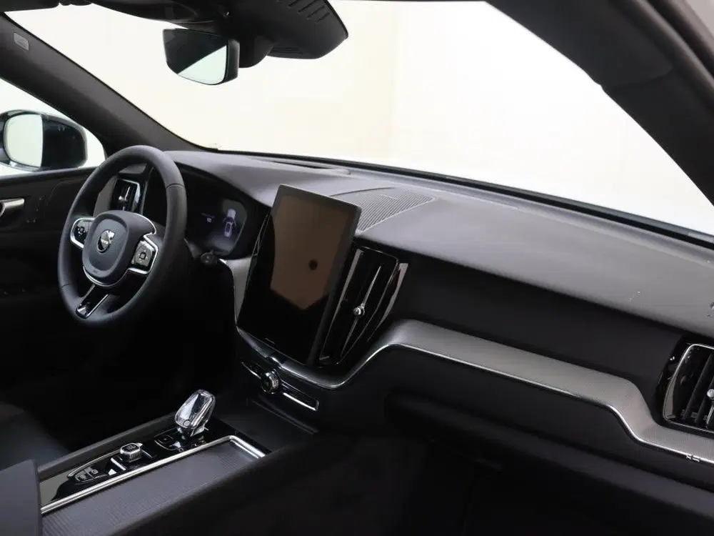 Volvo XC60 T6 AWD Plus Black Edition uit 2025, foto 12