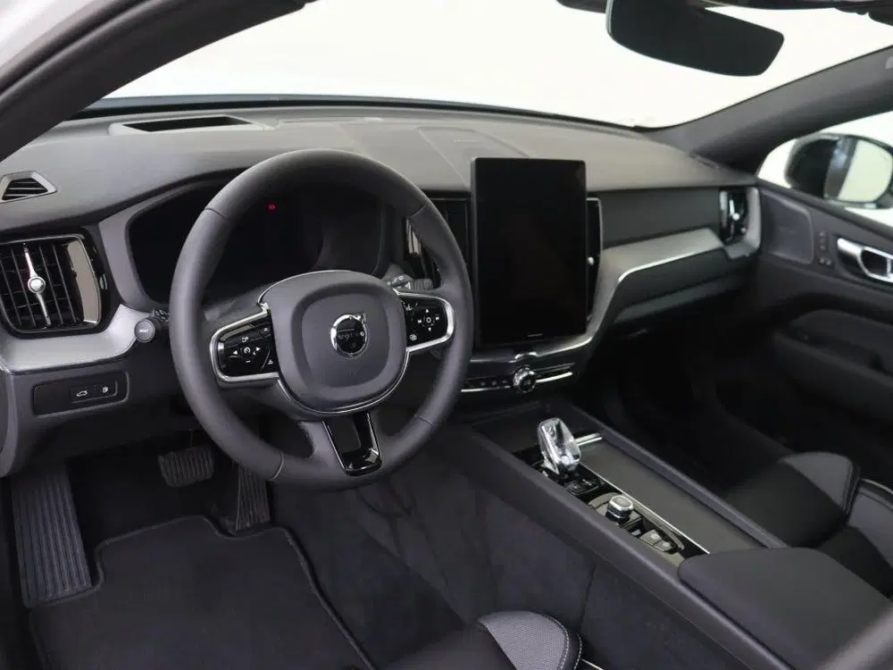 Volvo XC60 T6 AWD Plus Black Edition uit 2025, foto 17