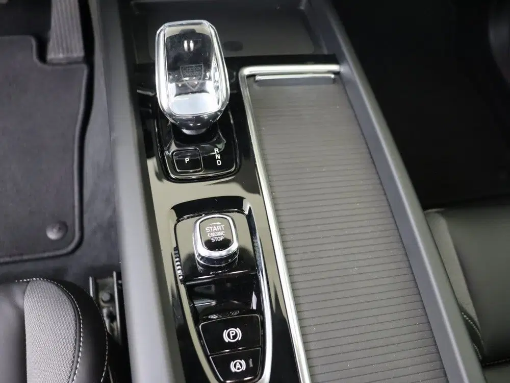 Volvo XC60 T6 AWD Plus Black Edition uit 2025, foto 19