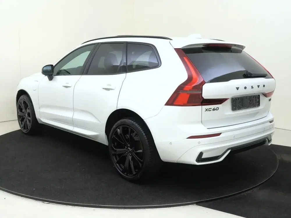 Volvo XC60 T6 AWD Plus Black Edition uit 2025, foto 4
