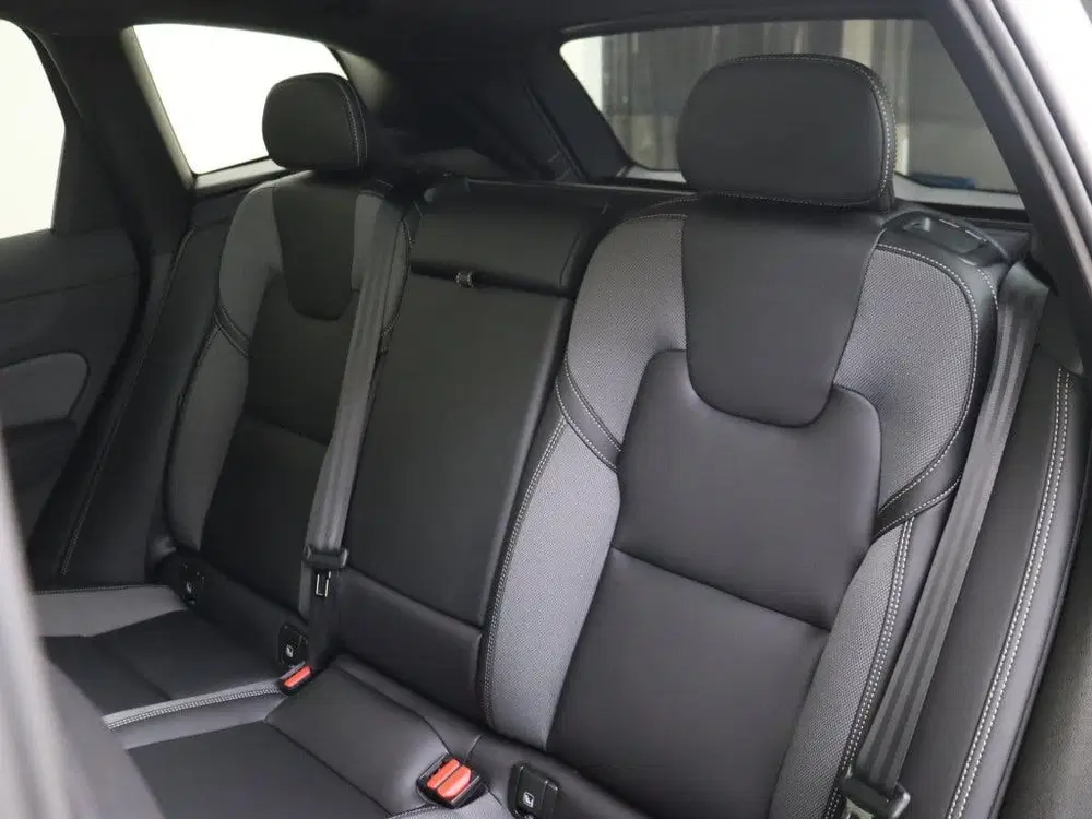 Volvo XC60 T6 AWD Plus Black Edition uit 2025, foto 7