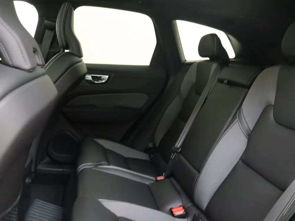Volvo XC60 T6 AWD Plus Black Edition uit 2025, foto 8