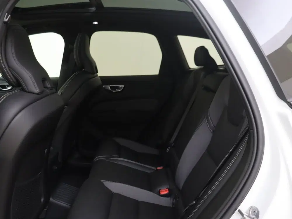 Volvo XC60 T6 AWD Plus Black Edition uit 2025, foto 9