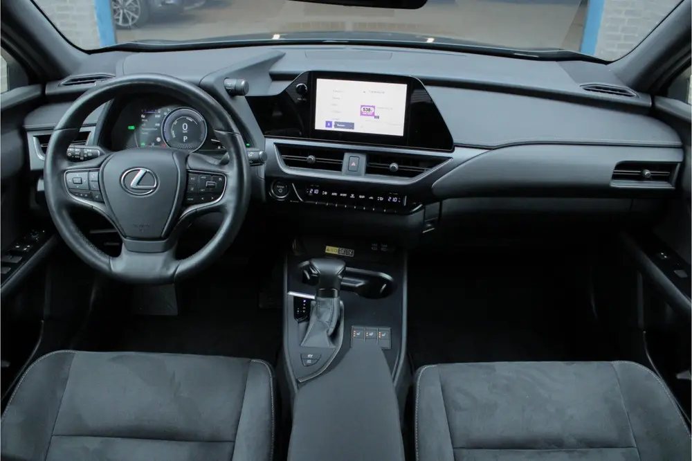 Lexus UX 250h Preference Line uit 2023, foto 12