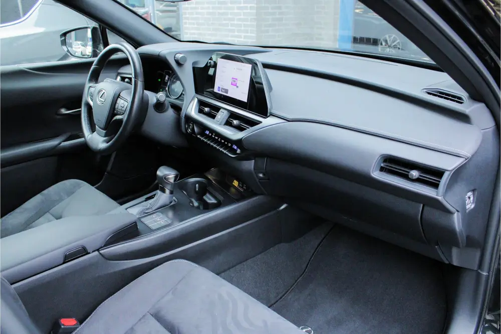 Lexus UX 250h Preference Line uit 2023, foto 7